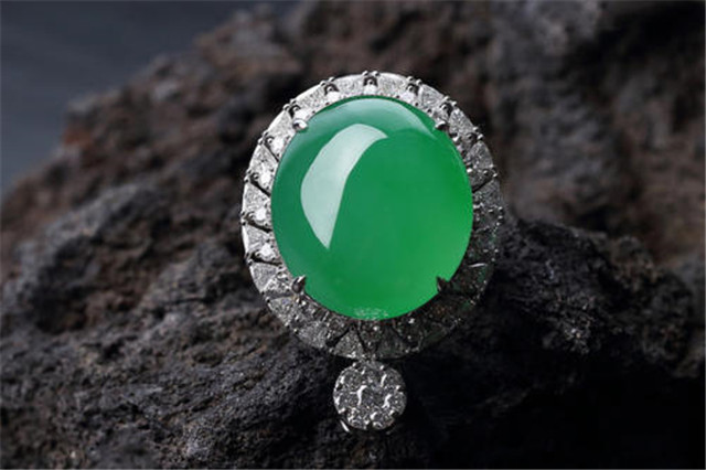 如何购买翡翠翠友们知道如何挑选翡翠戒面吗？讲述一下翡翠戒指小知识！   第3张