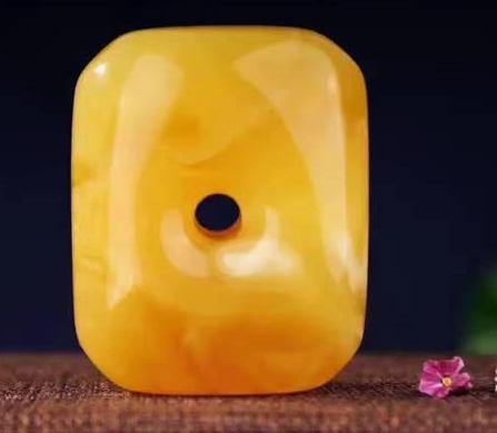 a货翡翠手镯150蜜蜡等级划分图解  第1张