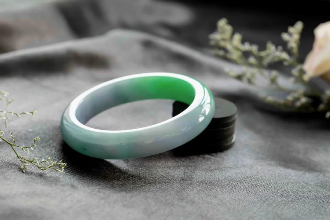 高糯化种水翡翠如何理性看待翡翠手镯价格高低之间的界定，新手必看  第7张