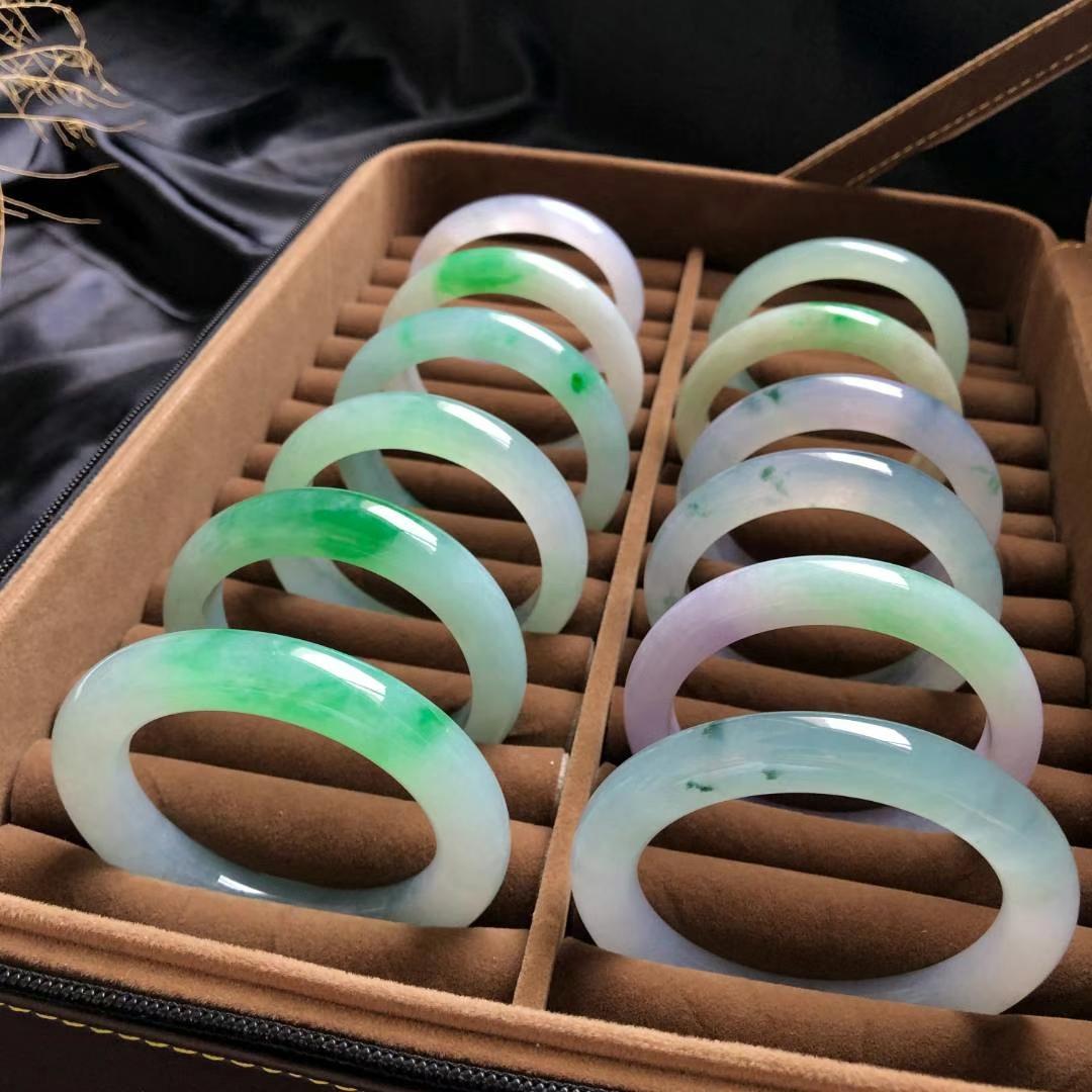 a货翡翠项链翡翠选购技巧：翡翠手镯这样买既划算，又省钱，性价比还高  第7张