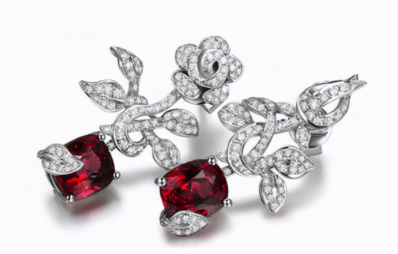 子母扣翡翠吊坠小小石榴石，凭什么受万千宠爱  第3张