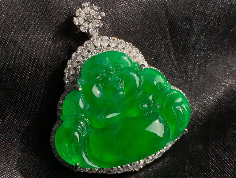 冰糯种翡翠磨損
                翡翠的十大“价值观”，每一条都是必买的理由！
   第1张