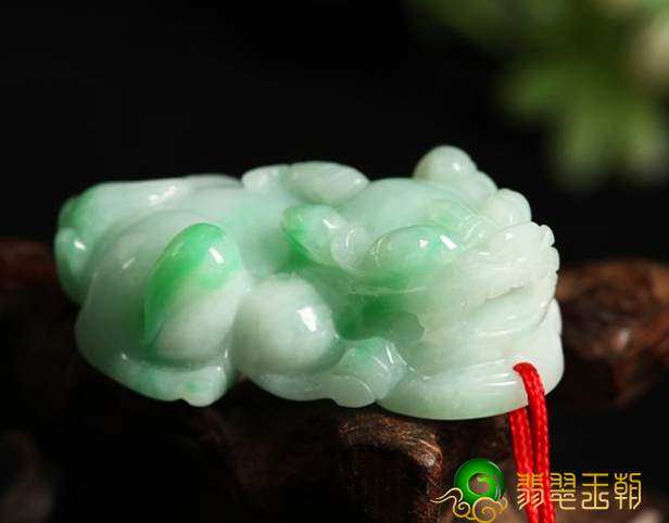 300亿翡翠原石翡翠貔貅的价格行情怎么样？它的价格应该看哪些方面？   第1张