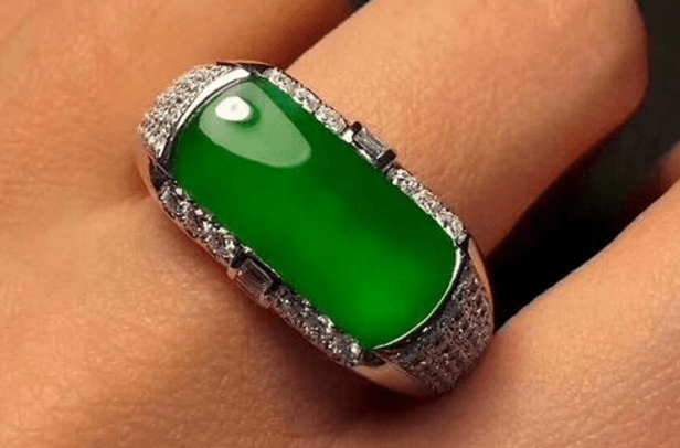 冰晴种翡翠价格翡翠戒指佩戴有什么讲究？这样保养翡翠戒指才正确！   第2张
