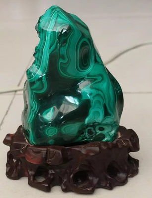 玻璃种翡翠级别孔雀石是一种娇贵又漂亮的宝石  第2张