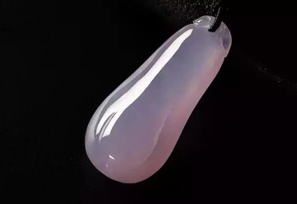 浅色的翡翠手镯翡翠究竟是何时被发现的？关于翡翠发现时间的几种说法   第1张