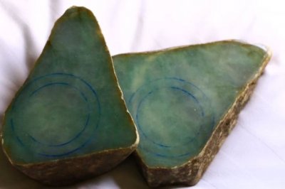 翡翠吊坠好
                翡翠雕琢雕刻工艺的流程专业说明
   第1张