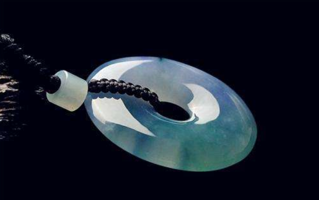 刚买的翡翠可以带吗你知道段家玉的由来吗？了解翡翠名玉背后的传奇故事   第3张