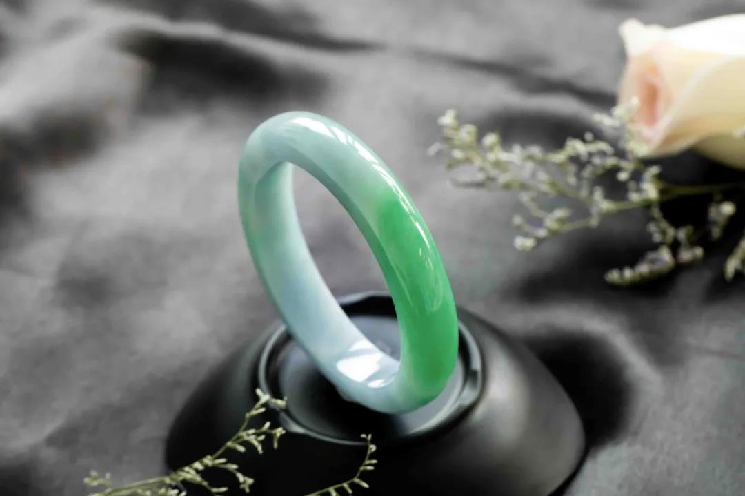 高糯化种水翡翠如何理性看待翡翠手镯价格高低之间的界定，新手必看  第1张