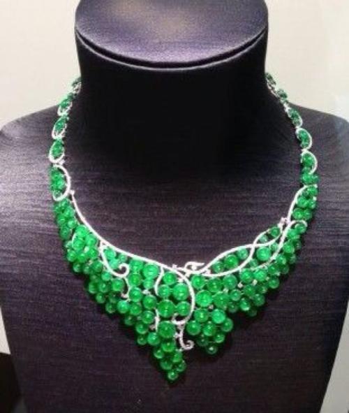 满绿翡翠挂件怎么样？翡翠阳绿好还是满绿好？  第4张