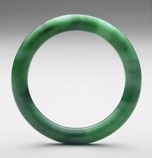 老包浆皮翡翠原石注定赌涨玉赏 | 台北故宫珍藏翡翠手镯，一镯一倾城   第9张