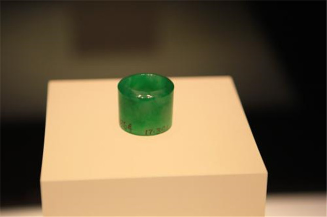 麒麟翡翠吊坠翡翠扳指价格高吗？讲一讲翡翠扳指的小知识！（下）   第1张