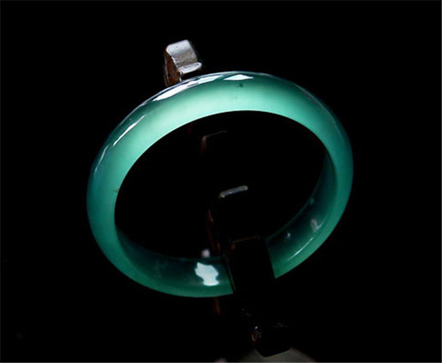 冰种翡翠起莹什么是蓝水翡翠？本文为你答疑解惑！   第1张