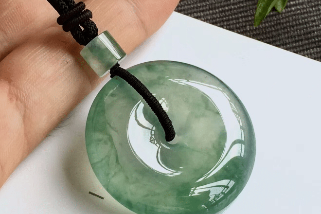 漂白填充翡翠手镯“龙到处有水”，并不是说翡翠中有龙，你知道这句术语是什么意思吗？  第5张