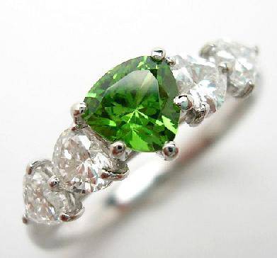 戴了就能美成仙的绿色石榴石  第12张