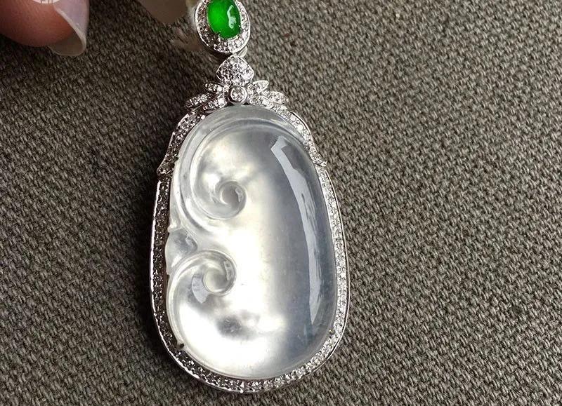 翡翠有瑕疵能买吗 ？看完就有答案！  第8张