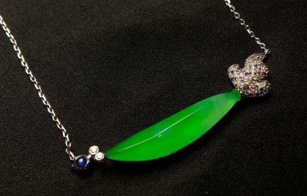 翡翠的颜值很高,同样它的品质也有区别,要从多方面区分  第5张