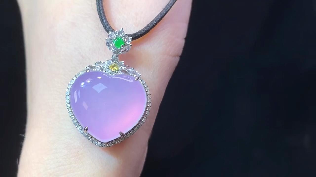 翡翠平安扣吊坠 挂件哪里能买到性价比高的翡翠，性价比高的翡翠有什么特点  第2张