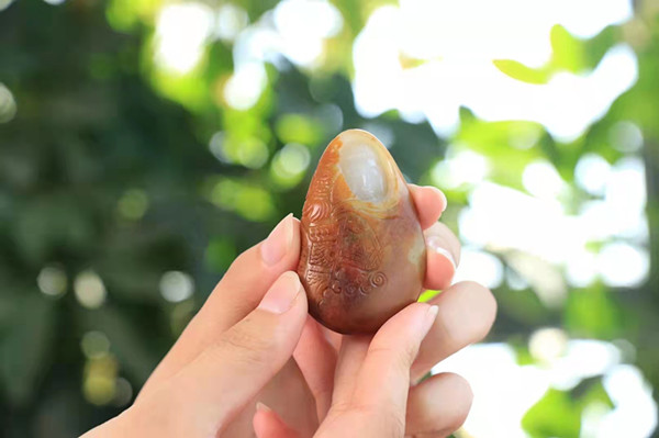 和田玉红皮籽料为什么价格高  第2张