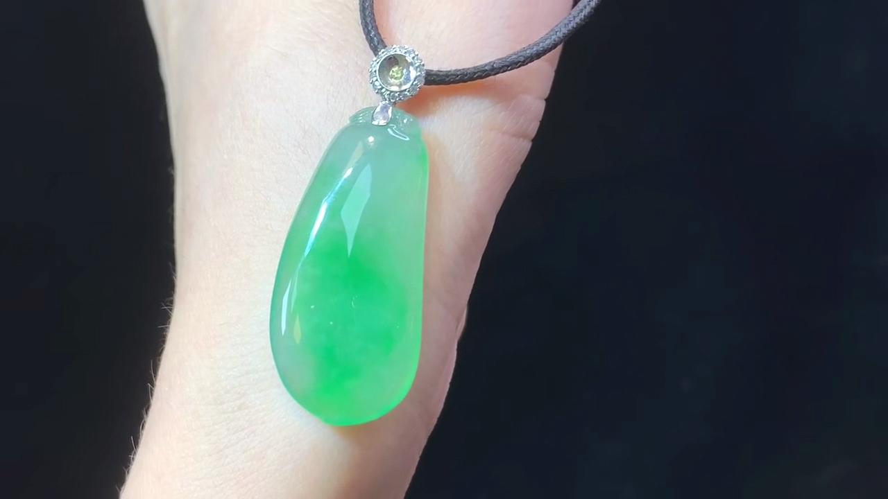 翡翠平安扣吊坠 挂件哪里能买到性价比高的翡翠，性价比高的翡翠有什么特点  第1张