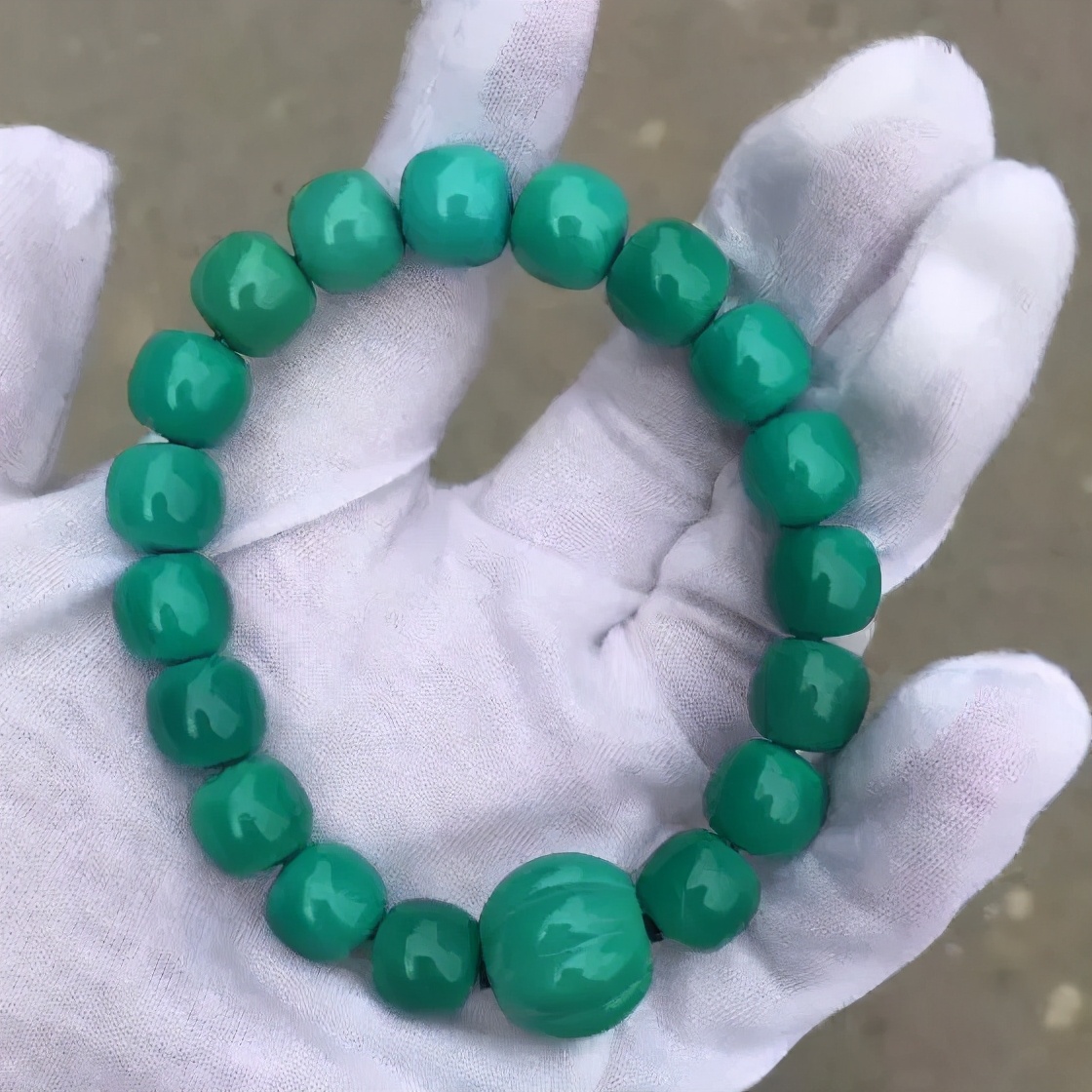 小块翡翠原石去皮如果您见过这七种绿松，算我输  第1张