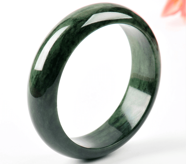 怎么加工翡翠原石油青种翡翠手镯价格怎么样？学会挑就不再怕上当！   第1张