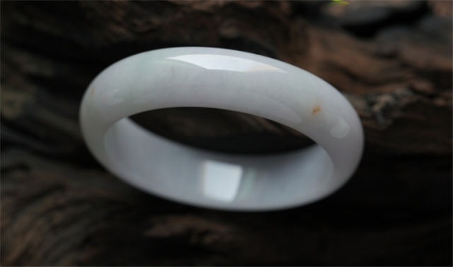 满绿豆种翡翠挂件价格糯种翡翠手镯好不好？正确的挑选方法很重要！   第1张