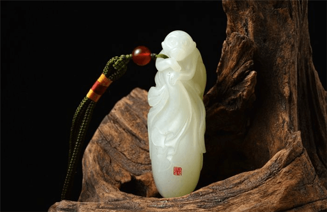 缅甸翡翠牌子和田玉且末料怎么样？“天下美玉，且末为上”了解下？   第1张