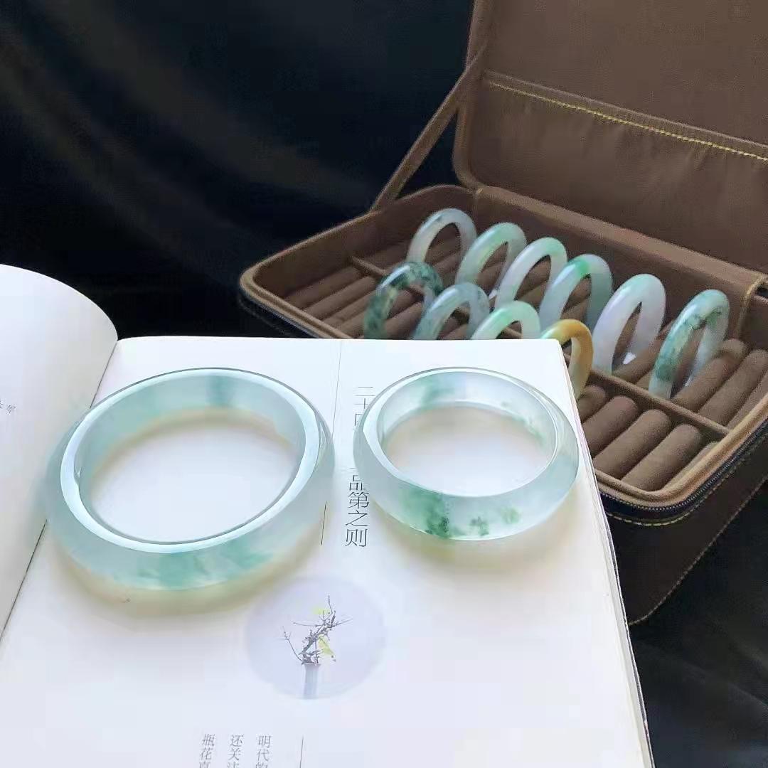 翡翠和玉哪个养人什么样的翡翠手镯好？记住以下五点就够了  第6张