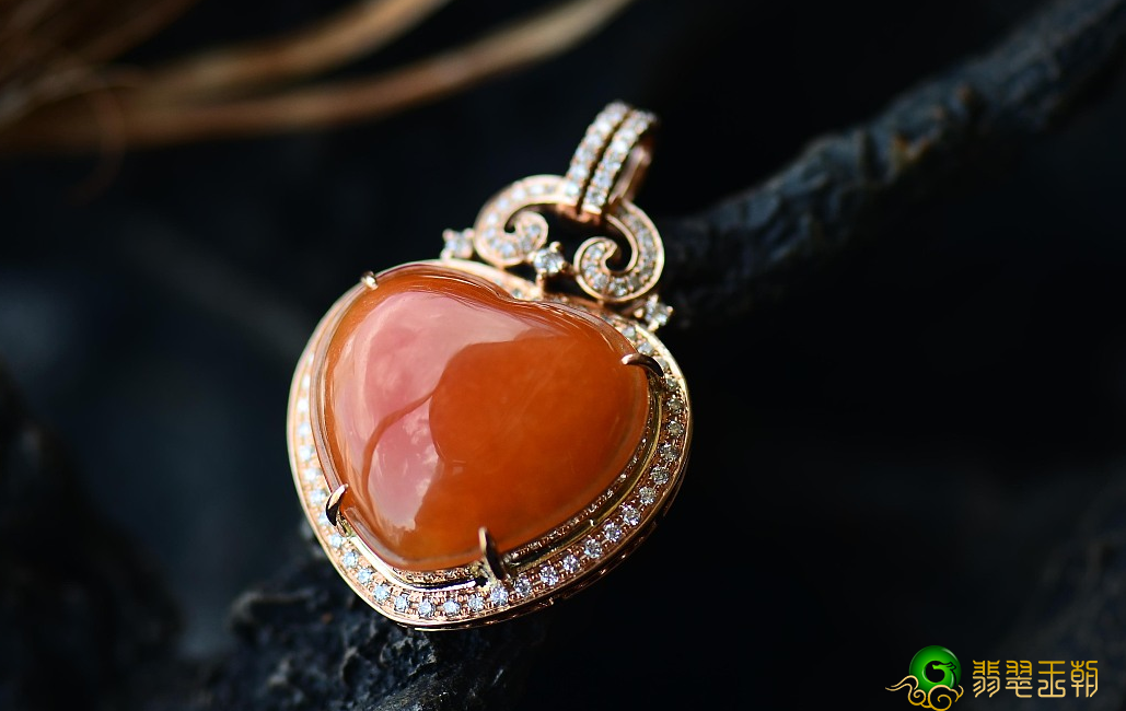 中国到缅甸翡翠翡翠颜色各种各样，仅有翠绿色的才好么？   第2张