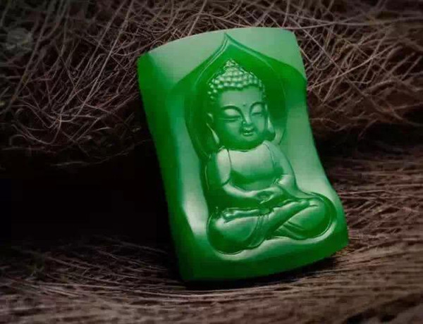 翡翠原石皮壳详解图谱
                颠覆传统！他雕的翡翠佛卖出 1200万
   第2张