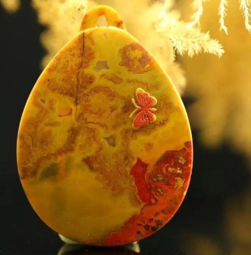 冰种翡翠手镯有冰晶体一种不一样的美------战国红  第1张