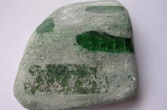 翡翠手镯微信听说缅甸到处都是翡翠原石，去矿山捡翡翠原石可以一夜暴富吗？   第3张