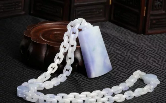 
                翡翠玉雕的雕刻工艺有哪些，玉雕的工艺价值
   第3张