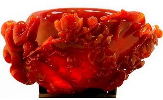 老翡翠怎么鉴定
                极品红色翡翠欣赏，大饱眼福!
   第1张