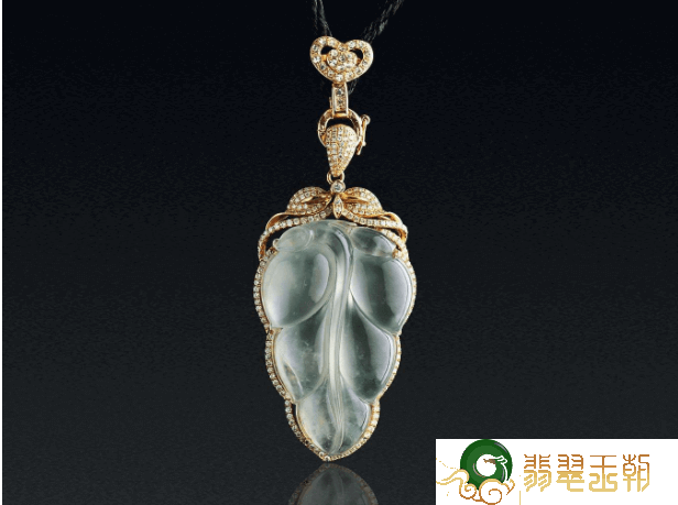 翡翠小挂件都有哪些喻意？翡翠冰种翡翠玉佛价格多少？   第2张