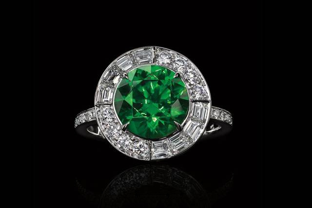 戴了就能美成仙的绿色石榴石  第8张