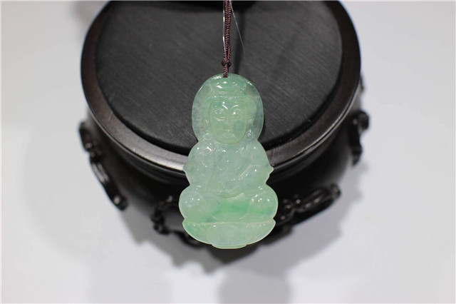 豆种紫翡翠手镯戴翡翠观音吊坠应注意什么？这几点千万要记得！   第2张