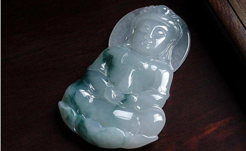 大雪花棉翡翠手镯想了解天然糯冰种翡翠的价格吗？快来看看吧！   第2张