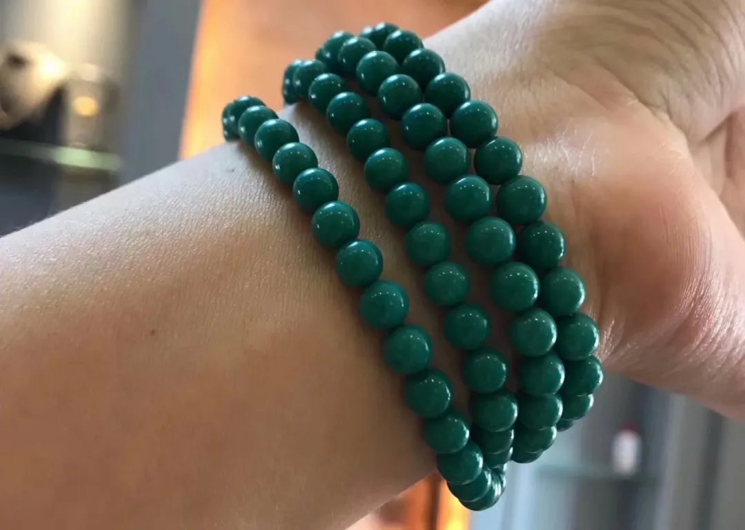 小块翡翠原石去皮如果您见过这七种绿松，算我输  第2张