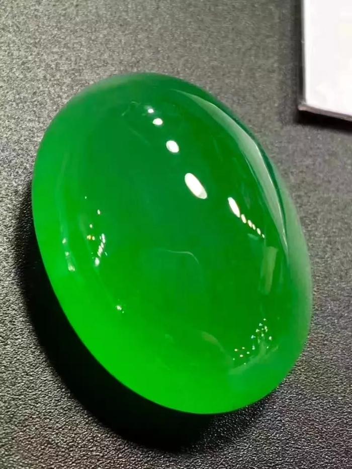 吊坠翡翠的按颜色分，翡翠可以分为什么！  第2张