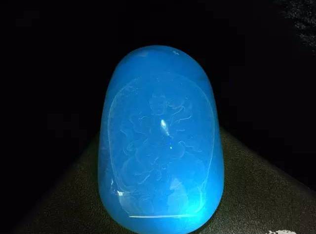 翡翠耳环图片价格批发世界上最好最高端的琥珀竟然是它？  第5张