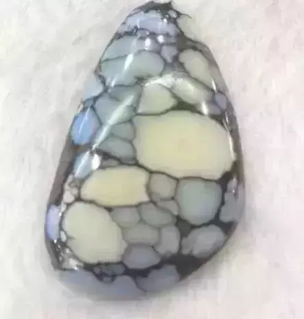 怎样辨别真假翡翠玉镯绿松石有多少种类  第22张