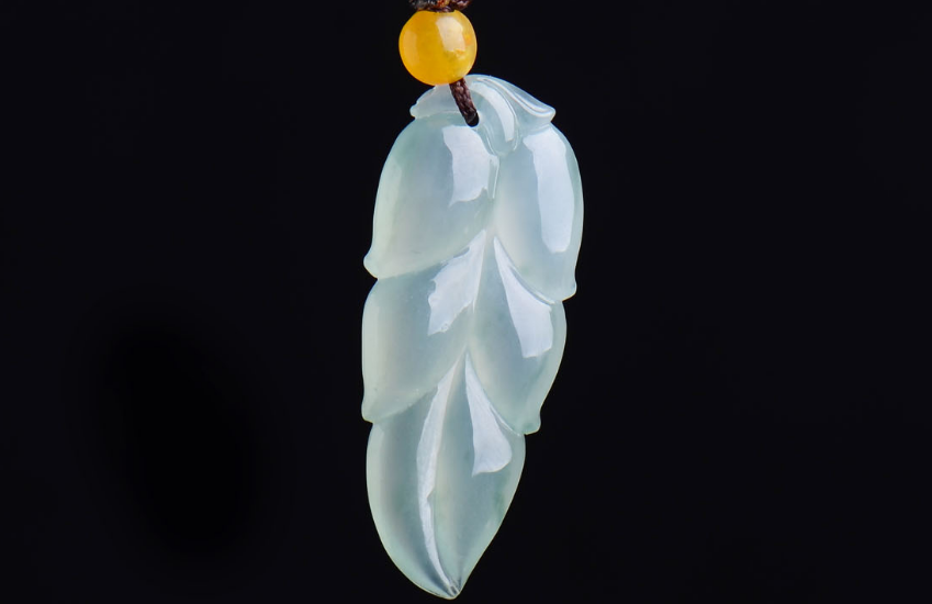 冰种红翡翠原石图片你知道翡翠是怎么来的吗？原来翡翠的背后还有这样的传说啊   第3张