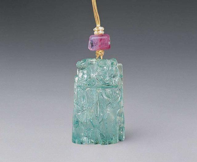 翡翠平安扣镶嵌吊坠仅次于金刚石的碧玺，它不仅有美丽的外表，硬度也堪比金刚石  第3张