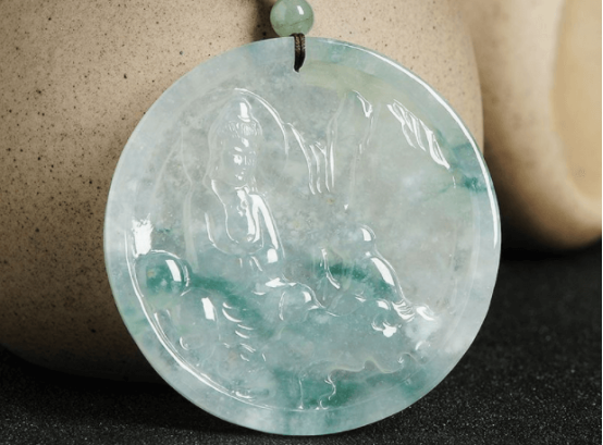 翡翠吊坠观音冰糯种到底是什么？买了翡翠冰糯种值钱吗？   第1张