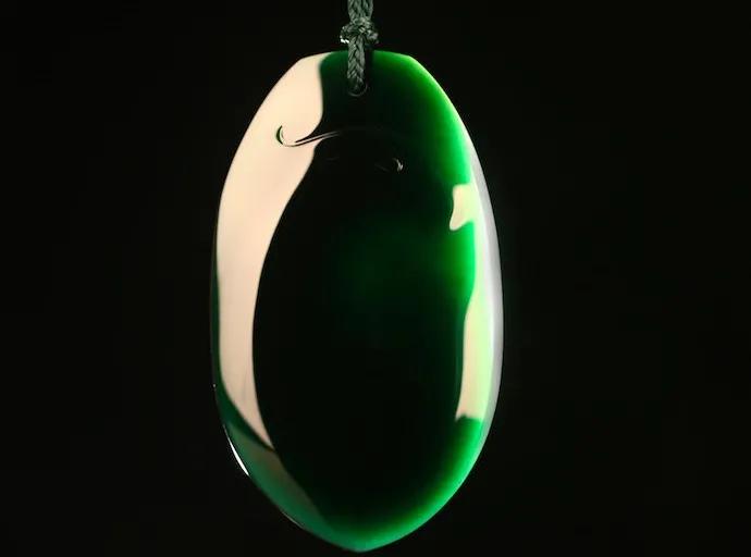 翡翠的颜色怎么看？这才是影响价值的关键！  第12张