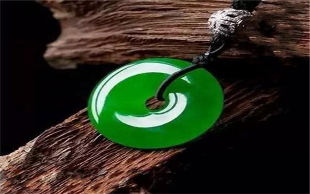 翡翠观音糯种什么是翡翠的A、B、C货 要怎么去进行分辨呢？  第2张