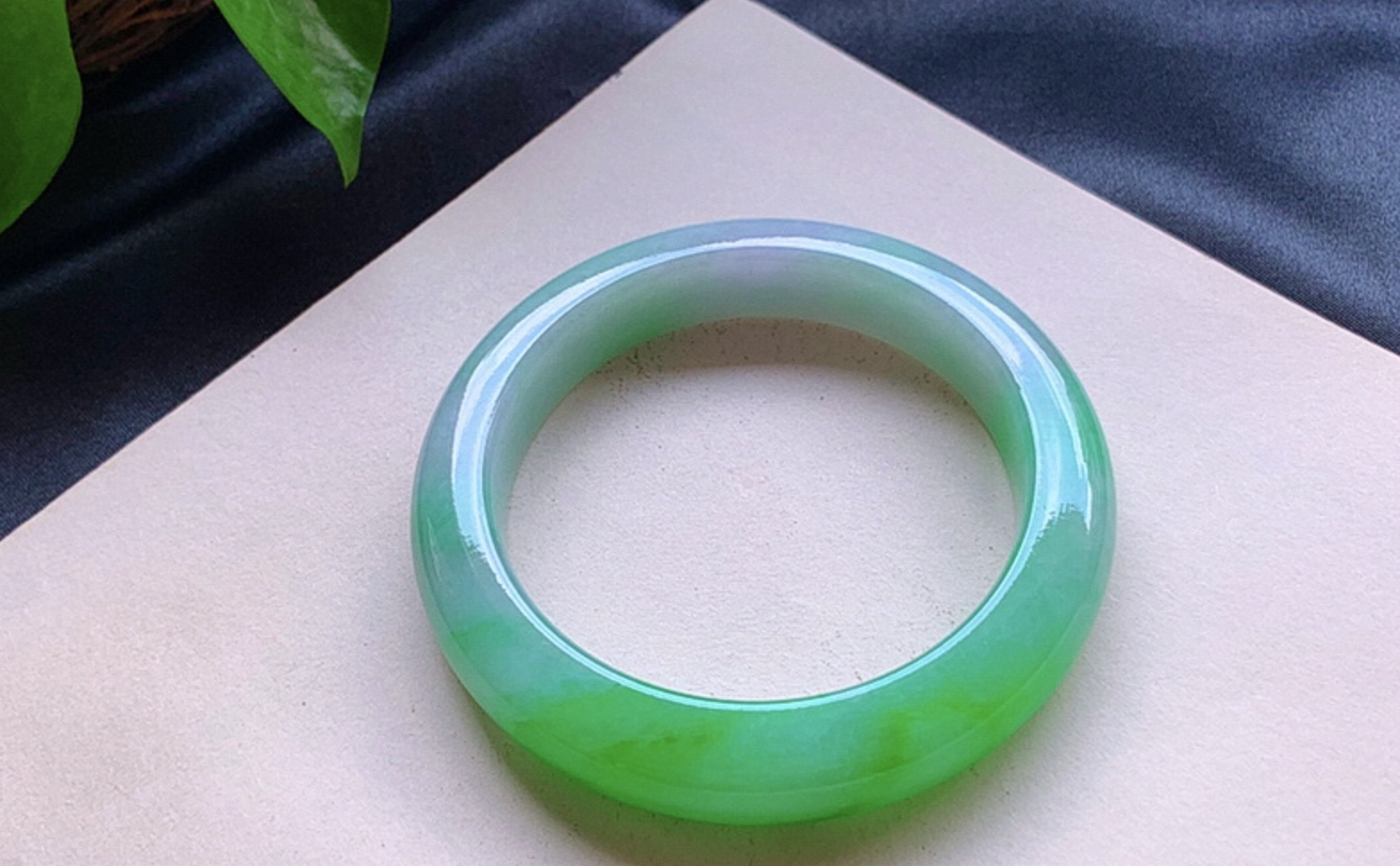 翡翠吊坠的功效什么年龄适合戴翡翠？  第4张