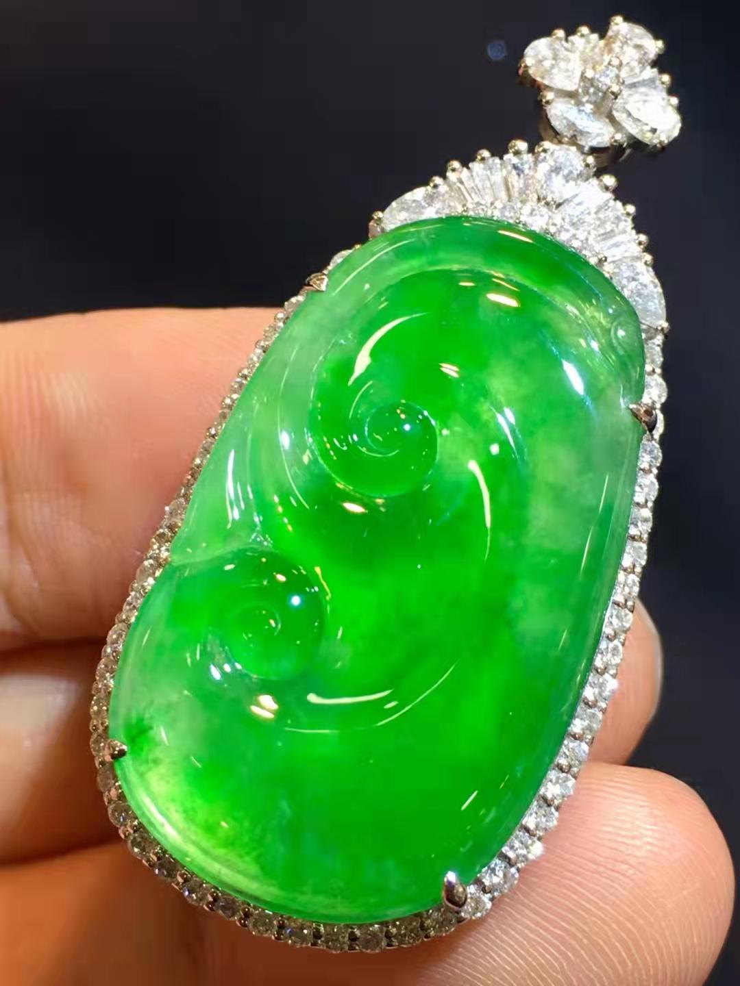 翡翠鉴定拍卖交易价格满色翡翠价格都很贵吗？这篇文章消除你的偏见  第3张